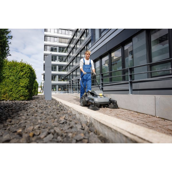 Фото - Підмітальна машина Karcher KM 70/30 C Bp 2SB (1.517-231.0)
